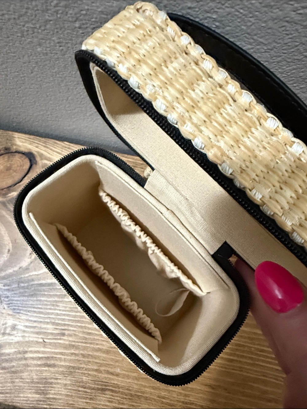 Beauty Chanel Les Beiges Panier des Essentiels
2026 Raffia Beauty Bag; NWOT - Picture 9 of 11